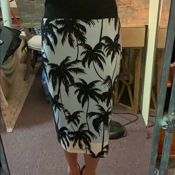 Vince Camuto Maxi Printed Skirt - Picture 2 of 5